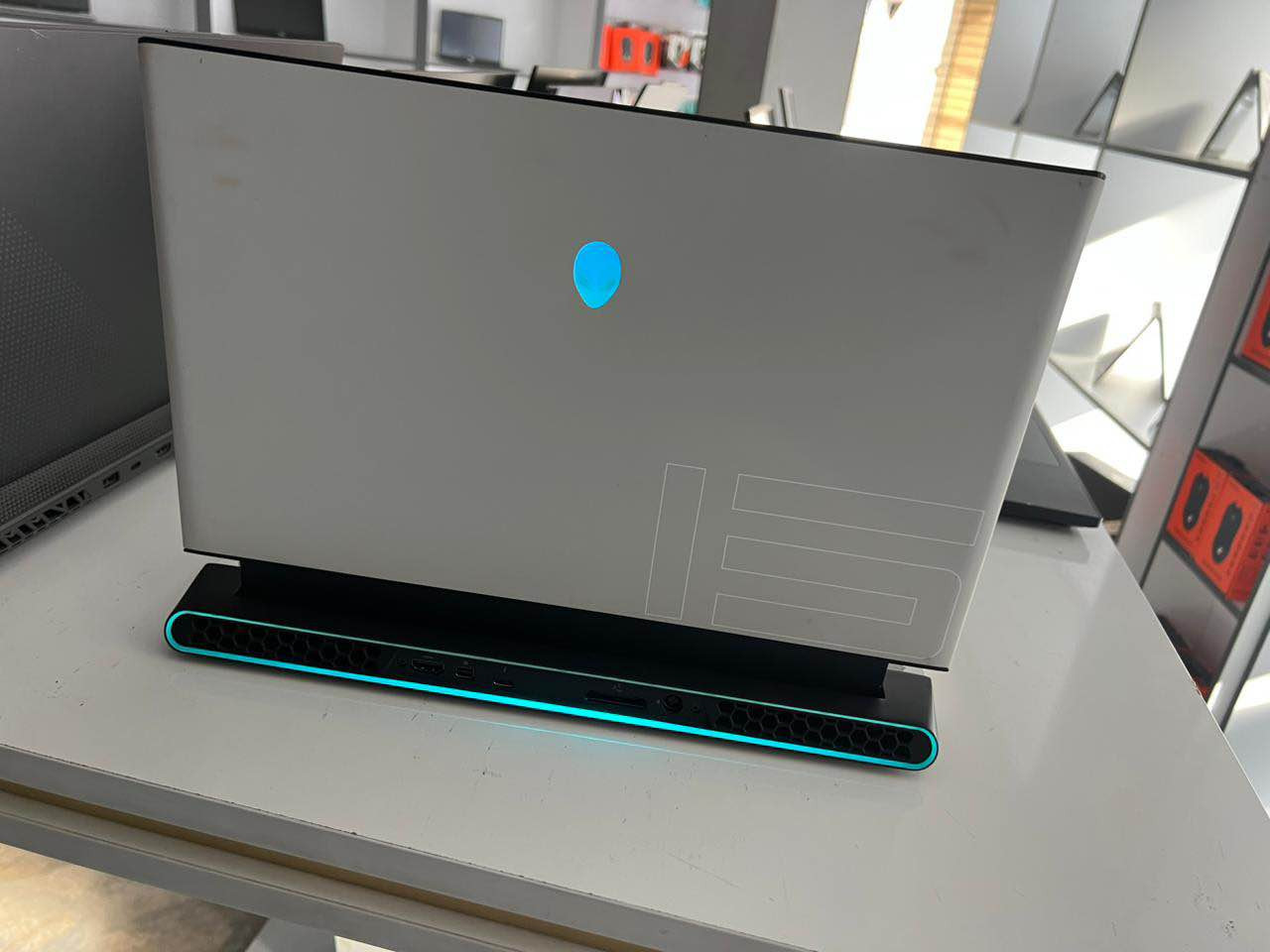 جاهز للنسخ 👇

⸻

Alienware M15 R2 – Gaming Laptop

المواصفات:
Core i7-9750H جيل تاسع فئة H أداء عالي
RAM 16GB DDR4
512GB SSD NVMe سرعة عالية
NVIDIA RTX 2070 8GB كرت قوي يشغل أحدث الألعاب
شاشة 15.6 إنج 4K دقة ووضوح عالي جداً

مناسب للألعاب الثقيلة، المونتاج، التصميم، والبث المباشر

السعر: مليون و100 ألف دينار عراقي

ضمان شهر
ضمان الفحص أمام المندوب
تغليف احترافي
ملحقات كاملة
شاحن أصلي

الموقع: أربيل – شارع سلطان مظفر
رقم الاتصال: ***********
واتساب أربيل, العراق
