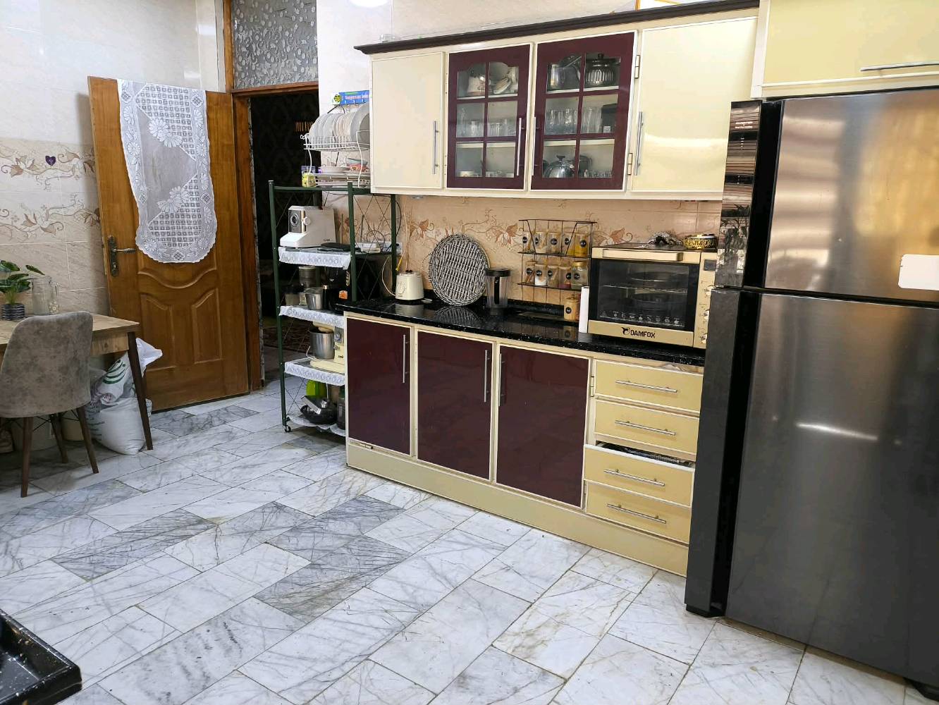 بيت للبيع مجمع السلام السكني مساحة 200متر طابو صرف تفاصيل البيت موضحه بالصوره يحتوي على غرفتين وغرفه ثالثه صغيره للأطفال 