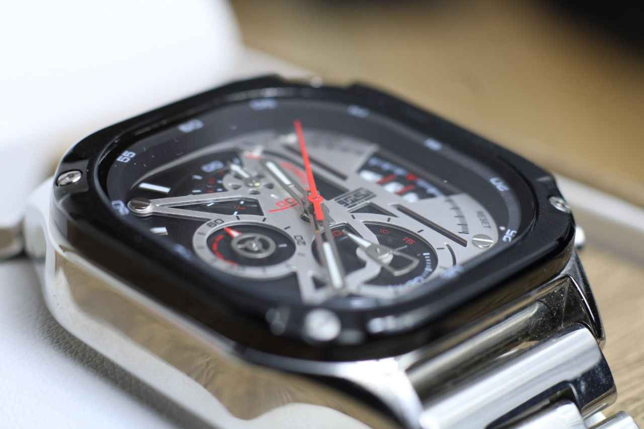 ساعة اوركاجينا من ماركة انكيدو العراقية
ساعة جدا فخمة وشكلها رجالي حاد مطعم بالأحمر. 
الساعة ملبوسة مرتين وبعتها لان محتاج فلوسها

كل العقارب شغالة (ضبط التاريخ، مؤقت ثواني، مؤقت دقائق) 
اللون سلفر

الساعة :
القطر ٤٢ ملم 
الوزن ١٣٩ غرام 
السمك ٢٢ ملم
مقاومة للماء على عمق 30 متر (حسب ادعاء الشركة!)
السير :
العرض : ٢٢ ملم 
الطول : ٤٠ ملم

السعر ٤٠ الف وبي مجال بسيط
توصيل 5 لجميع محافظات العراق النجف, العراق


**إذا كنت صاحب هذا الإعلان وتريد حذفه لأي سبب، رجاءا أرسل رسالة إلى الدعم الفني**