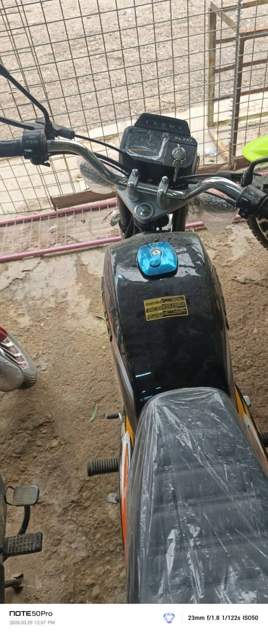 تم وصول دراجه سوسوكي خبط 
محرك ١٠٠سي سي 
موديل ٢٥ 
السعر بل نقد ٩٥٠ عرض بس يمنه 
بل قسط مليون و٢٠٠ ألف بس 
كل شهر ٢٠٠ ألف 
العنوان الانبار قضاء عنه
الاستفسار الأنصار 
***********ياسر الرفاعي 
***********رعد العاني
