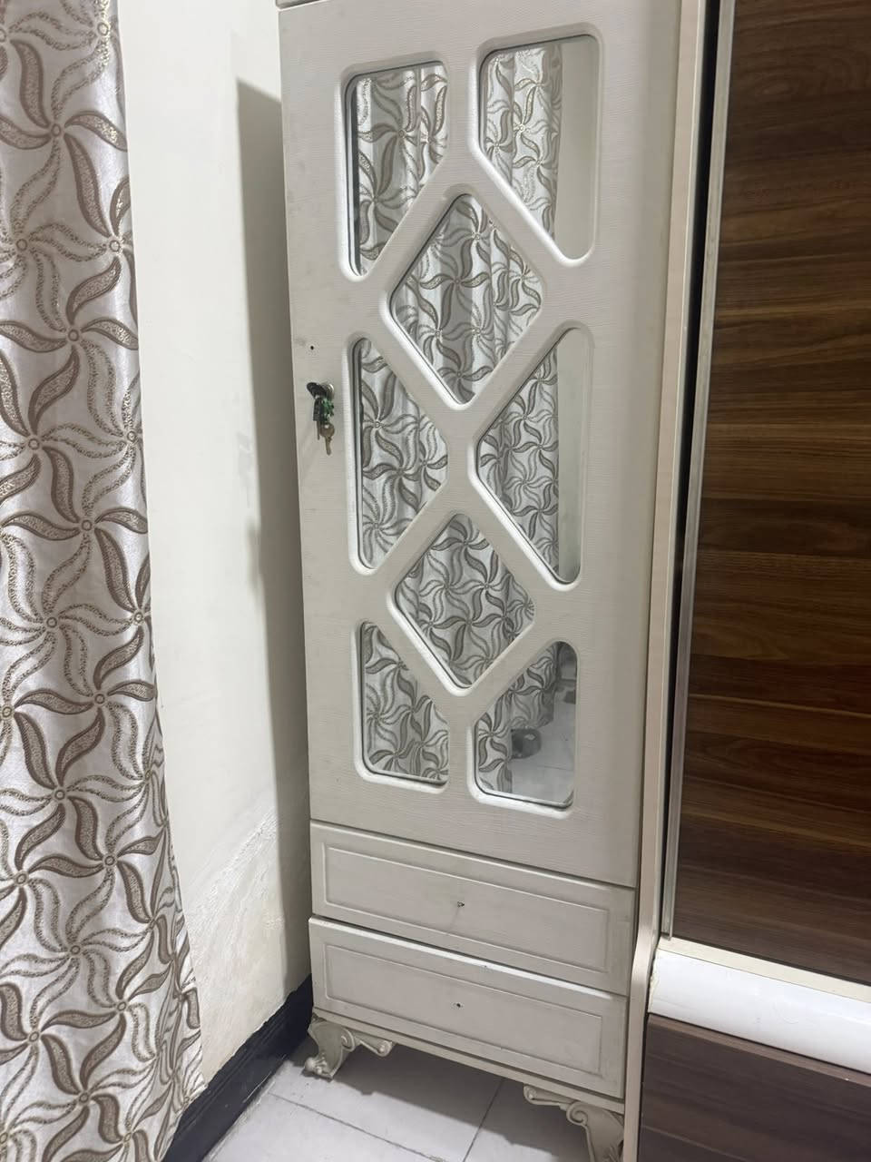 سنك للبيع متر ونص سعره 50وبي مجال كنتور سعره 30ميز تلفزيون سعره 25ميز طعام كراسي مكسره ابيعه جف اتراب 60


**إذا كنت صاحب هذا الإعلان وتريد حذفه لأي سبب، رجاءا أرسل رسالة إلى الدعم الفني**