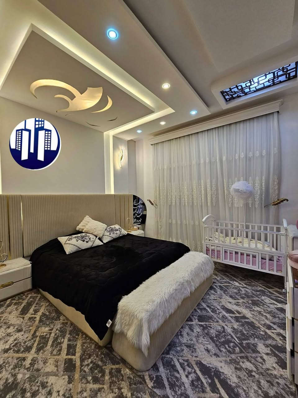 ---- عقارات الموصل الحدباء ----
                  🏤 دار للبيع🏤 

🌍 موقع الدار مزارع الحدباء بالقرب من جامع الطيار🌍

🔴 يبعد عن الشارع العام 25 متر 

🔴 بستان ملك صرف 

🔴 مساحة الدار 140 متر

🔴 الواجهة 9 متر

🔴 الاتجاه شروق تام

🔴 الطابق الاول غرفة نوم 
      الطابق الثاني 3 غرف نوم 

🔴 بناء ممتاز جدا وحديث وراقي 

              /////////////////////////////
 لمعرفة التفاصيل والسعر الاتصال على الرقم
                          ***********

🔵نستقبل جميع طلباتكم وعروضاتكم...
