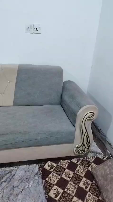 ديوان نظيف ومرتب سعر125 
عنوان كوكوك بنجا علي


**إذا كنت صاحب هذا الإعلان وتريد حذفه لأي سبب، رجاءا أرسل رسالة إلى الدعم الفني**