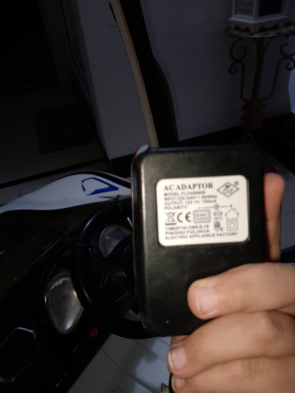 سياره اطفال للبيع بسعر 100الف سعر مناسب جدا لحك عليه نضيفه ناقصه بطاريه للاستفسار 7832392379
