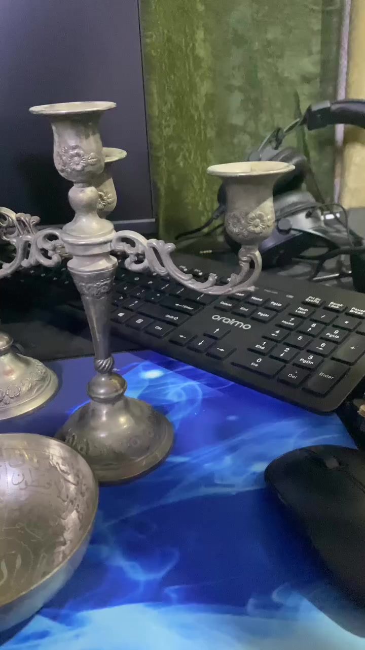 مجموعه من النوادر قليل سترون مهنا قسم منها يعود الى زمن العثمانيين  1860م شامي سوق الصفافير من صنع يد محمد قيوش النحاس (كاسة الرعبه) و قسم يعود الى زمن الشاه في ايران سنه 1945 من سوق تبريز و قسم منها يعود الى مدينة البندقيه 
قسم منها عليها ختومات و اسماء الصانعين


**إذا كنت صاحب هذا الإعلان وتريد حذفه لأي سبب، رجاءا أرسل رسالة إلى الدعم الفني**