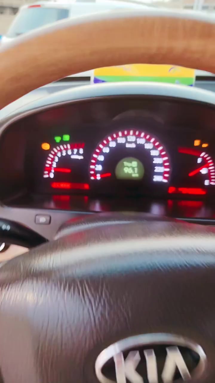 السلام عليكم كيا موهافي للبيع 2015 مواصفات السياره سته سلندر 3800 سبعه راكب ثلاث قطع تبريد حساس امامي حساس خلفي كاميرا فتح السقف ثلاث قطع تبريد سبعه راكب فورويل زراق لايت كشنات حار بارد بصمه ابواب بصمه تشغيل فول مواصفات واحد على واحد السياره حلوه وكاعده بيه ضربه بل جاملغ الخلفي الي بصف السايق مثل ما موضح بل صوره سياره حلوه وكاعده باسمي  للاتصال ***********
