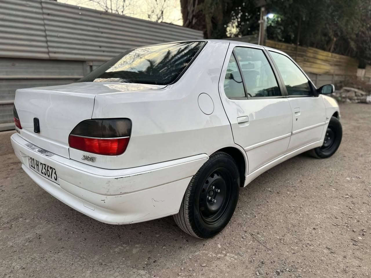 السلام عليكم..
بيجو 306.. موديل 2002 

رقم بغداد دولي بأسمي.السنويه نهاية2027

محرك1600...كير.تبريد تدفئه.كهربائيات.صدر.تخم تاير..منظومة بانزين جديده.....السياره بيها بارد قليل بالجاملغ الامامي الايمن وصبغ تكحيل بالجاملغ الخلفي..واليوم صارت بيها طخه بالباب الامامي الايمن باب البيت من دخلها ابني وبقت على وضعه بس سحبته شويه...

السعر 45 قفل

***********

بغداد الرصافه حي النصر
