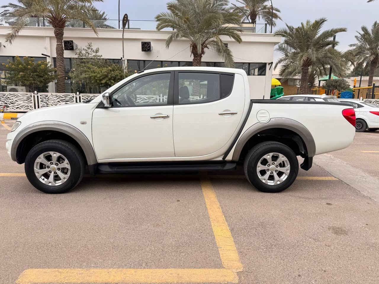 بيكب متسوبيشي L200 موديل 2015
6 سلندر بانزين

گير اوتوماتيك

فور ويل

السياره رقم بغداد باسمي سنويه جديده رقم جديد

مكفوله من الحادث و الصبغ السياره كله على وضع الشركه
ماشيه 76 الف كيلو 

السعر 184 ورقه وبي مجال شويه 

مكاني بغداد المنصور قرب مول المنصور
للاستفسار الاتصال على الرقم 
*********** اتصال 
*********** واتساب
