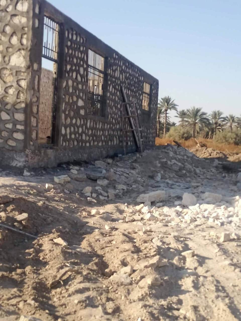 السلام عليكم ورحمة الله... 
بناء حجر كرسته وعمل. شرط درجه اولى باسعار تنافسيه ومناسبه. ايضا عمل السياجات والرصف. اضافه الى بناء البيوت وتجهيز المواد. علما ان العمل داخل النجف الاشرف وباقي المحافظات. ***********
