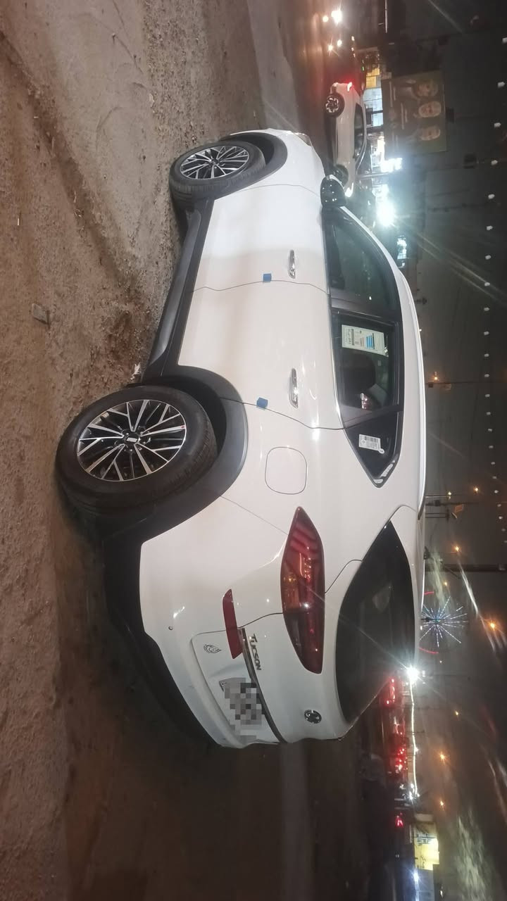 سلام عليكم توسان موديل ١٩ رقم بغداد باسمي مكفولة من الصبغ وبارد فول مواصفات عدا بنراما 5 عدسات كراسي كهربائي داخل صاج تحكمات ستيرن جهتين بصمات ابواب بصمه سويچ بصمتين سياره بيه ماشيه ٧٥ شرط وبعد بيه مواصفات سعر ١٩٨ وبيه مجال قليل *********** ‏‪***********‬‏
