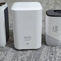 السعر 200 الف  سستم كاميرات شركة eufy للبيع واحدة دقة 4K تشحن على الطا...