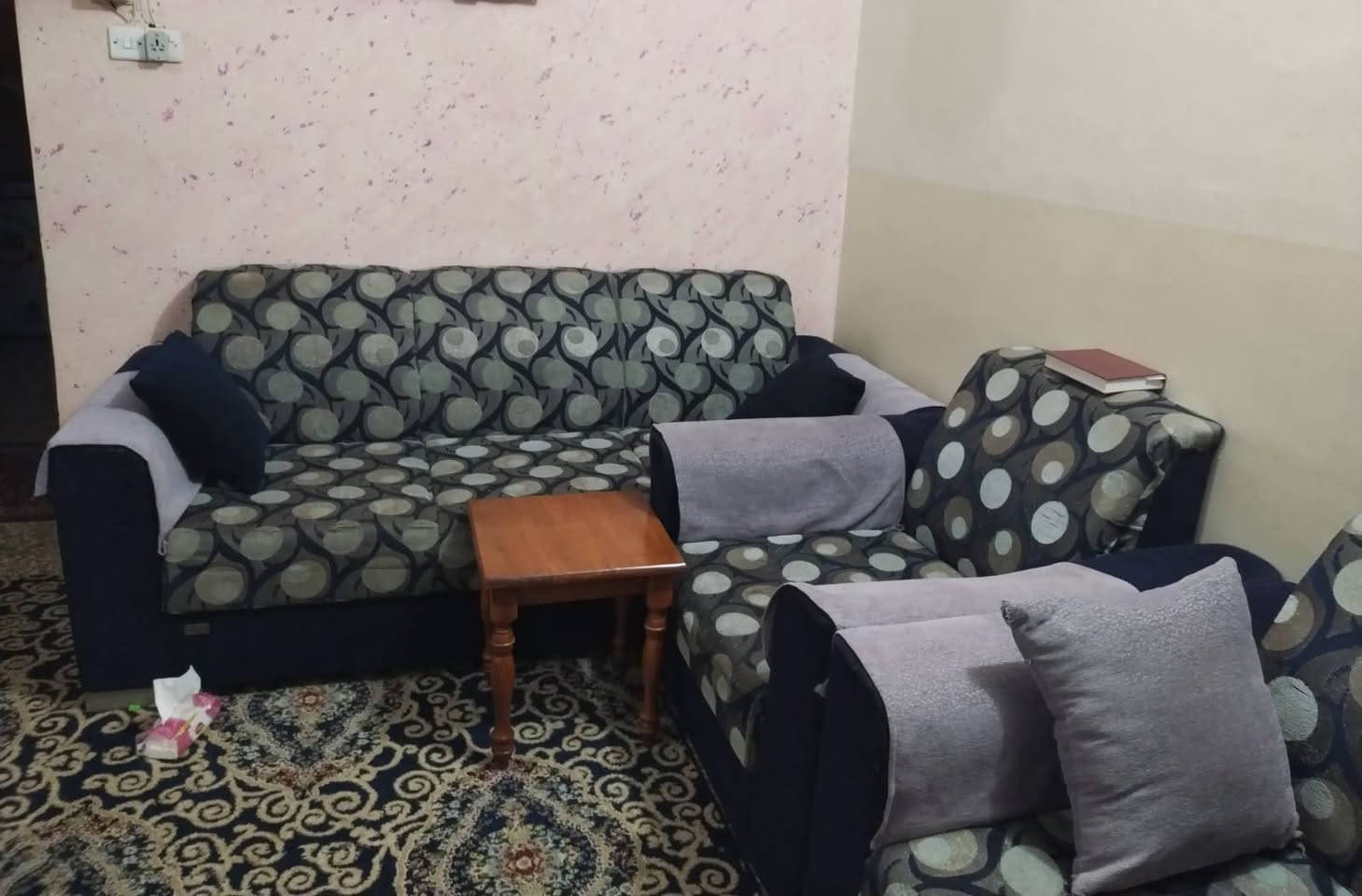 السلام عليكم
تخم للبيع مرتب يتكون من ست قطع 
بي رجل وحده من تخم مجرد مخلوعه ويحتاجله غسل فقط سعره 150 العنوان ابو خستاوي شارع حي الصناعي بالبدايه
لليحب يشوفه وياخذه تواصل او الاتصال
***********
