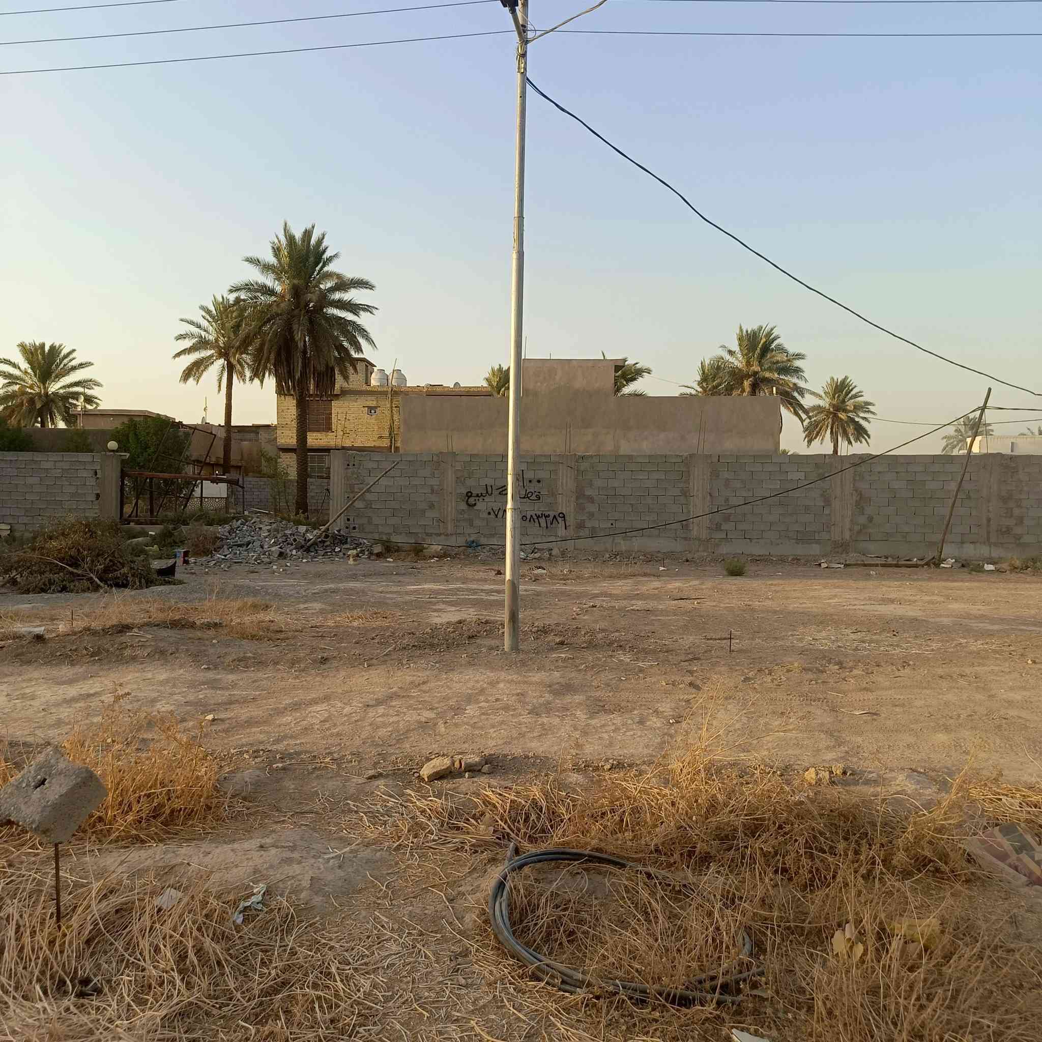 السلام عليكم عندي قطعه ارض للبيع مساحه 100متر واجهه 7ونزال14 .3طابو سند 25 قرار بسمي السعر 33وبي مجال جسر ديالى الكرغوليه قرب اسواق اسطنبول ***********
