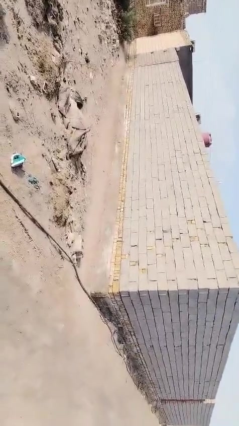 سلام عليكم قطعه ارض للبيع با العكر المصب الشرقي مساحه 240 كل الخدمات متوفر السعر خاص مناسبه جدا ***********
