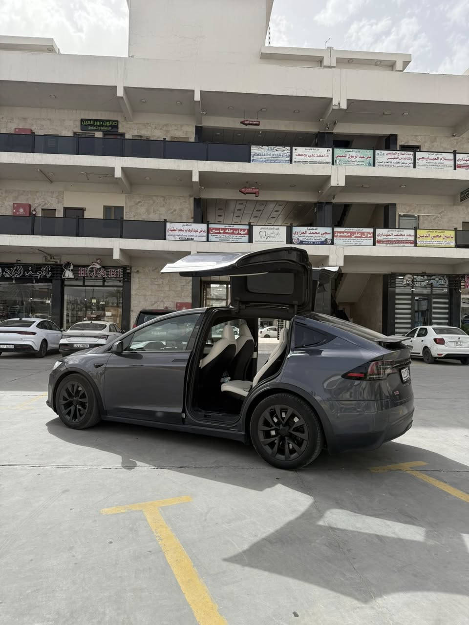 للبيع تيسلا موديل x  الشكل الجديد 
اعلى صنف ٦ مقاعد
 Tesla X Plaid
1020 حصان اعلى صنف
تقطع مسافة بالشحنة الواحدة اكثر من 600km
غرفة لون Off white مميزة جدا 
ويل قياس 22 انج
سقف كامل بانوراما
نظام صوتي 22 سماعه 1000 وات خيالي
ستيرنج Yoke
MCU3
معالج AMD قوي جدا بشغل GTA V واي لعبه من Steam على شاشات السياره
كاميرات 360 درجة 
اخر اصدار من كراسي التيسلا
 نظام التعليق هيدروليك Raven
شاشة خلفية كامل التحكم 
شاحن لاسلكي عدد 4 2 امامي و 2 خلفي 
لايتات اماميه ليد ادابتف 
كراسي حامي بارد امامي خلفي 
نظام الاوتوبايلوت 3.0 FSD السائق الآلي 
أبواب كهربائية امامية وخلفية مع خاصية الفتح التلقائي 
تحكم كامل بالسيارة عن طريق التلفون
واضافات عديدة اكثر بكثير مما ذكر 
مرقمة جاهزة

📍موقعنا بغداد 

🚘خدمة العملاء :

☎️ ***********

