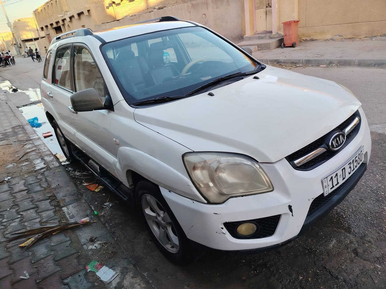 كيا سبورتج 2010 ابيض فول مواصفات مكينه 2000 رقم بغداد دولي السياره جاهزه من كل شي مكينه كير تبريد حداديه كلها تمام السياره خليجيه بدون ضربه بيها صبغ حزام مكانها النجف الاشرف 
***********
السعر 120 شده وعشرين وبيها مجال
