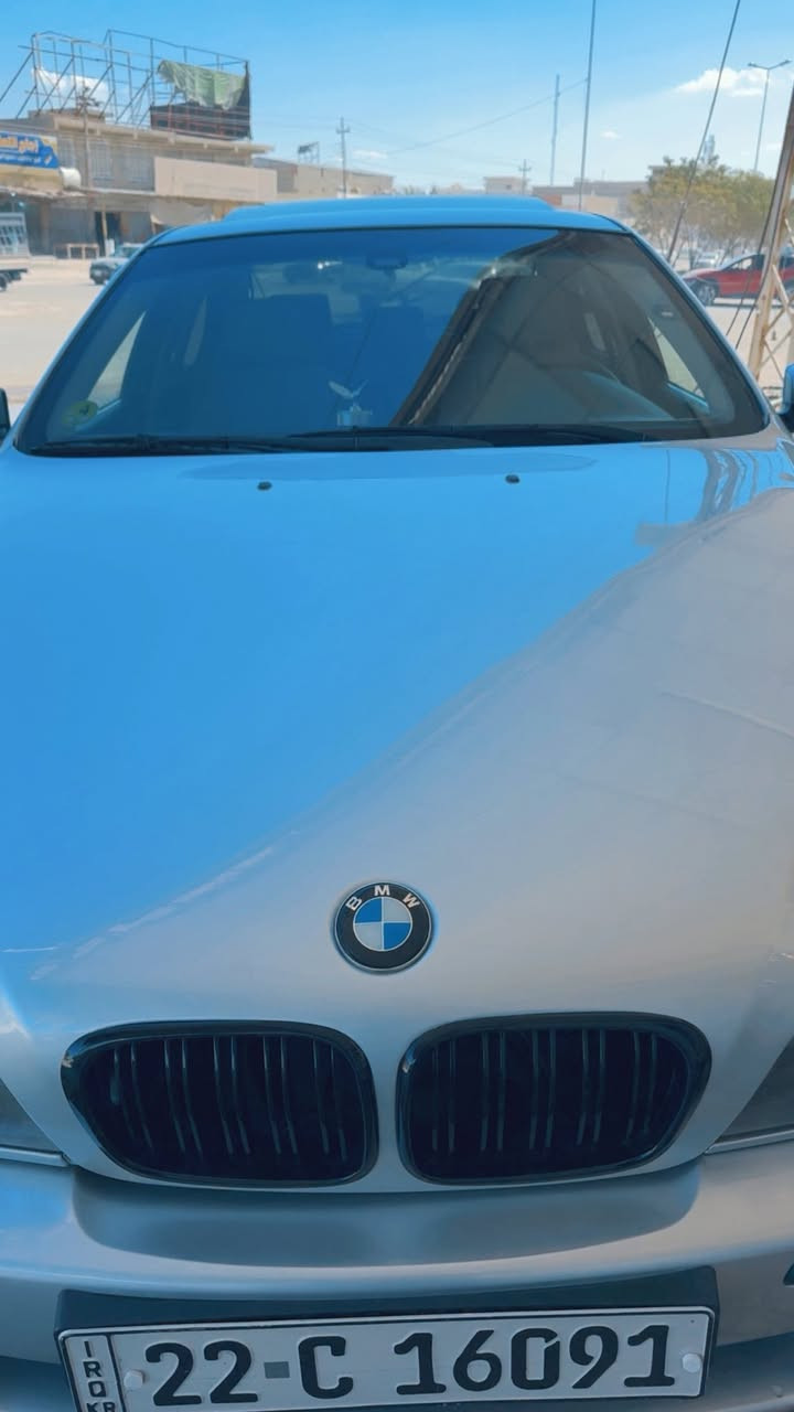 BMW 528i للبيع
موديل 1998 – تك ڤانوس

📍 رقم أربيل – باسمي
📆 سنوية سارية لغاية 2030

⸻

🔹 حالة السيارة:
▪️ مكفولة كفالة كاملة من الگص، الضربة، والمعجون
▪️ الصبغ للجمالية فقط
▪️ دعاميات أمامي وخلفي M
▪️ ويل تخم M
▪️ حدادية أمامي وخلفي نظيف جدًا
▪️ فتحة سقف
▪️ لايت ناصي زنون أبيض
▪️ لايت عالي زنون شمسي
▪️ جام أوتو
▪️ شاشة + كاميرا خلفية
▪️ شاشة الأعطال صفر مسج
▪️ السيارة على وضع البلاد، ما تحتاج أي شي ومال جناي

⸻

🔹 المكينة والگير:
▪️ المكينة والگير مكفولات
▪️ گير أوتوماتيك + عادي S
▪️ جاهزة للسفر والمشاوير الطويلة
▪️ ترايك وين ما تريد بمشيئة الله

⸻

🔹 الصيانة والتجهيز:
🛞 تايرات تخم جديدة
🔧 بلكات جدد
🔩 فيت بم جديد
⚙️ تخم رولات وقوايش
🥏 فلانجات 
⛽ أدامة كاملة لمنظومة البنزين والاحتراق

⸻

🔹 غرفة السيارة:
▪️ كشنات M تحكم كامل كهرباء
▪️ مثبت سرعة

⸻

✨ سيارة نظيفة، جاهزة للاستخدام، وبدون أي مصرف

السعر: 17 وبيها مجال

📍 مكان السيارة: صلاح الدين – سامراء
للاتصال: ***********
