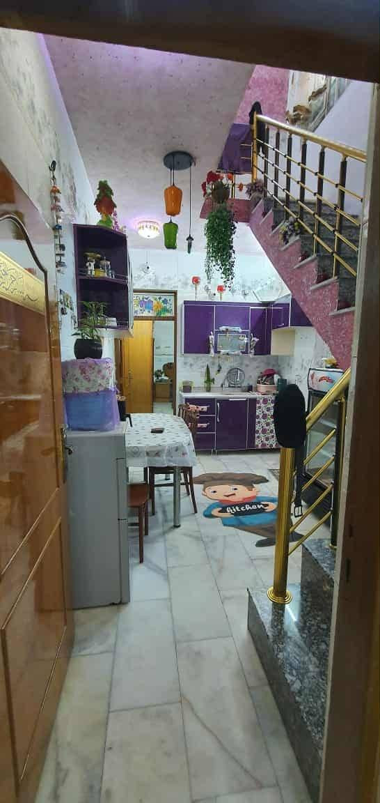 دار للبيع شارع فلسطين حي، الادريسي، مساحته 95 متر 

واجهه 4.75 متر. 
نزال 20 متر. 
الدار طابق واحد. 

ارضية البيت مرمر + سيراميك لجميع الدار 
كراج 5 متر + استقبال + مطبخ + منور + غرفة واحده + خدمات. 

بناء 2012 مسلح شخاطه. 

للأستفسار ولعرض عقاراتكم التجارية والسكنية والأيجارات تواصلوا على الخاص او الرقم او زيارة المكتب ...

***********

موقع المكتب / شارع فلسطين / شارع قدوري .

وكل الهلا بيكم .
