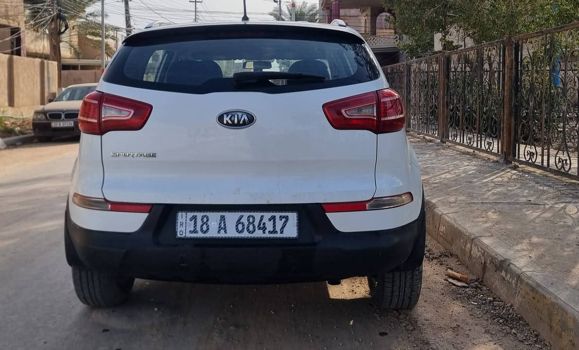 السلام عليكم.. 
كيا سبورتج مكفوله خليجي جديده جدآ موديل 2012  
رقم بابل انكليزي 
ماشية 142 كم 
موصفات تحكم استيرن هندبريك بالقدم
تنبيه حساس خلفي( لاين عدسة لد)  محرك وكير وحدادية على وضع الشركة زيرو  خير من الله  حجم المحرك 2000 دوش
مكاني بالحله قرب شارع 60
***********
