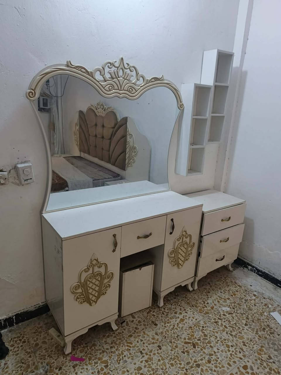 غرفه نوم نضيفه جدا سعر ٢٥٠الف قفل عنوان جسر ديالى لقديم رقم بي وتساب فقط ***********
