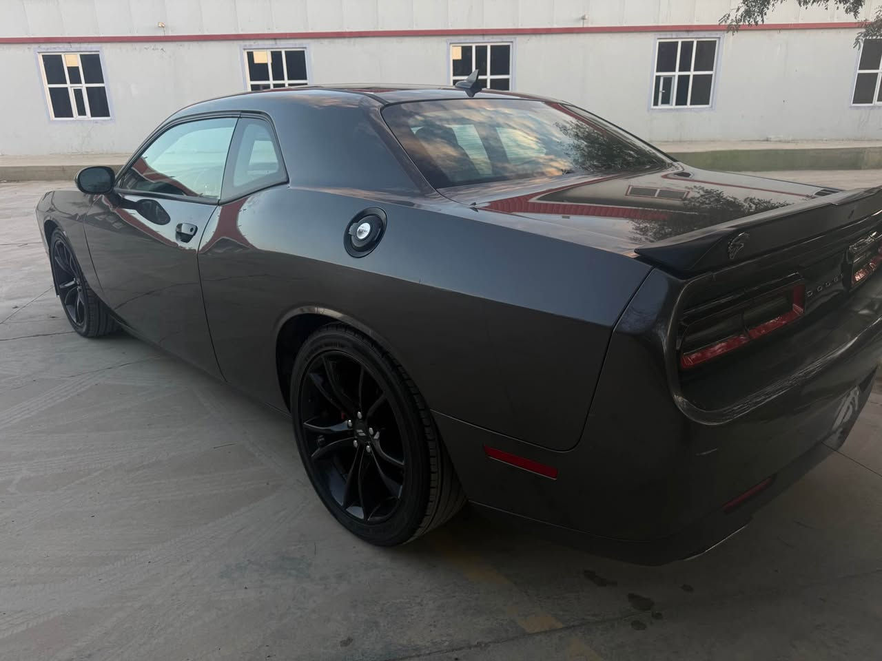 جالنجر 2018 sxt plus black top
فول مواصفات 
رادار واستيرن وكشن تدفئة تبريد شاشة كبير سلايت 
وكير شفتات وحساس
ضرر بونيد وجامرلغ بلخارج واهنا جامرلغ ثاني بس صبغ
محرك 3600 شرط مامفتوح ماشي ٨١ ميل بسمي بطاقة بنزين بي سعر ١٧٤ كركوك, العراق


**إذا كنت صاحب هذا الإعلان وتريد حذفه لأي سبب، رجاءا أرسل رسالة إلى الدعم الفني**