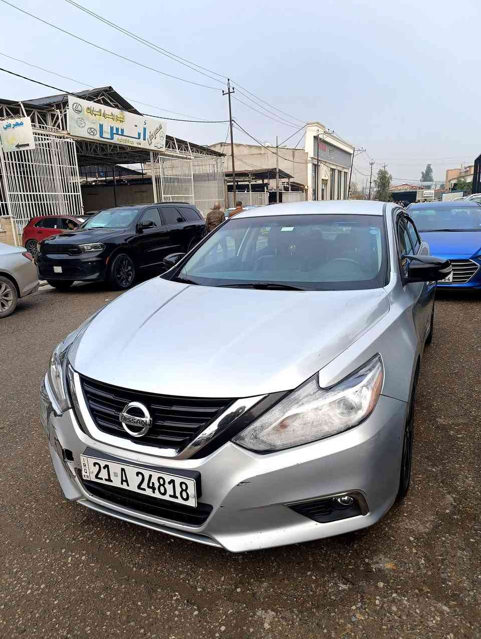 التيما 18 SL سعر ١٢٠ 
فول بدون فتحه سقف 
ضررها جاملغ جهة السايق مبدل 
واقل من ربع البنيد بارد 
جاملغ جهة اليمين بي قلبل بارد و الباب خلف السائق قليل بارد الغد بيد تعديل 
ماشيه ٢٢٠ الف كيلو 
الباقي شرط 
*********** وبي واتساب
