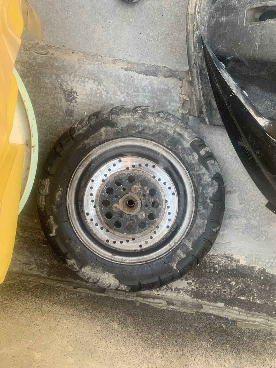 سلام عليكم غراض تفصيخ ماكس ١٤٠ كله نضيف مكاني الكماليه رقمي ***********
كفرات ب٣٠ كامله ونضيفه 

سودات كلهن ب٢٥ 

ترايش ب١٠ 

ويل وتاير امامي نضاف كلش ب١٥ 

شاصي ب٢٠

بكلايت خلفي بلاد جديد ب١٥ 

ضفيره كلشي مابيها بلاد ب٢٠ 

ذيل ب١٠ 

عقلب١٥ 

كتف شحن ب٥ 

مجمع دكم ب١٥ 

جاملغ بلاد ب٥

شوته ب٨

كابريتر تجاري بس درجه أوله ب١٥ 

جوين محرك ب٥

صالنصه هيا وسوادها ب١٥ ما ملحومه 

كلجات خلفي وأمامي ب٢٥

قبق هندر كامل ب٢٠ 

طابوكه هيا وفلاوين وملف بس بولبرن يرادله تبديل مال اكسل 

ب٦٠ 

دشبول ب٢٠ بلاد 

دبلات امامي هيا وماشه بلاد طسه ماكو ب٢٥ 

جوزه ب٧

سلف ب١٥ بلاد

فج وصونده مالته ب١٠ ويا دسكات

كشن كامل ب٨

ستيرن هوه ويده وعنابر ب١٠ 

تناكي ب١٥

سواد قبق هندر ب٥ 

قبق بانزين ب٤ 

يدات بلاد ب٥ زوج 

كاعيه جلد ومرايات ب٨ 

اشاير امامي ب٥ 

فيش اشاير ب٥ 

سوبر ب٥

قمجيات كل ثنين ب٥ 

فاكيوم ب٧

اي صونده بألف 

كويل بلاد ب٨

بطل الأصفر ولاسود ب٥ 

كفر محرك ب٥ 

بنزات جدد ب٣
