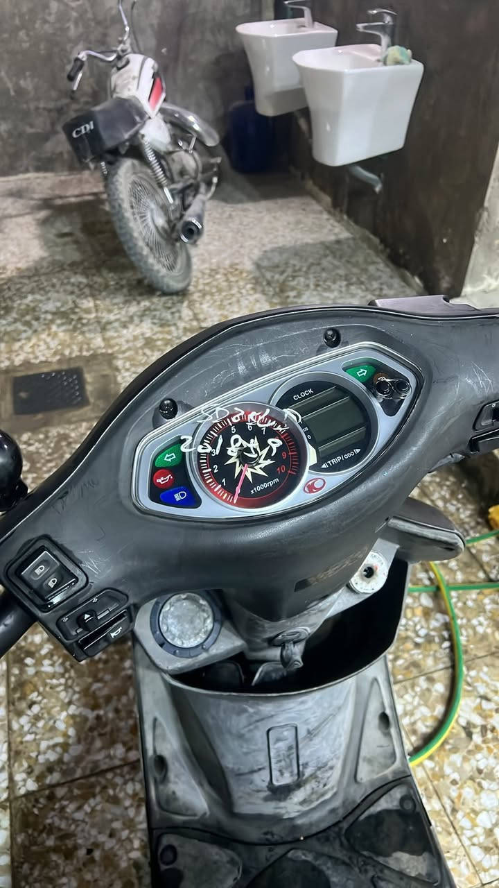 سلام عليكم للبيع كامكو جي فور مكفوله حاويه ختم واحد محرك مامفتوح زنون شادله كهربائيات كله شغال عداد اكتروني مقدم دسك مكان شارع المطار السعر 650                                      ً ***********
