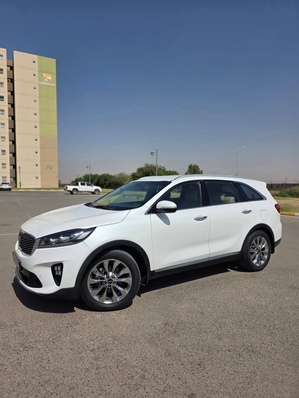 KIA Sorento 2020 خليجي
مواصفات 

حساس 360 

كامرة خلفية دوارة

مري شفط 

صندوق كهرباء 

شحن لاسلكي 

شاشة كبيرة تدعم Car play + خرائط العراق

بردات 

تبريد ٣ قطع 

7 راكب 

محرك v6 

4 تحكمات قيادة

بختصار السيارة فول عده الفتحة

كشنات جلد لون مشمشي الي واضح بالصورة تغليف علمود يحافض على الكشنات الاصلية

---------

نجي نسولف على السيارة

السيارة ماشية 100 كيلو

السيارة بدون قطرة صبغ 

سيارة كير محرك كهربائيات مكفول 

رقم بصره تحويل ثاني يوم من اي محافظة 

سيارة جديدة كلش بالعافية على الياخذها 

مكان السيارة بغداد بسماية

*********** متوفر واتساب او اتصال

