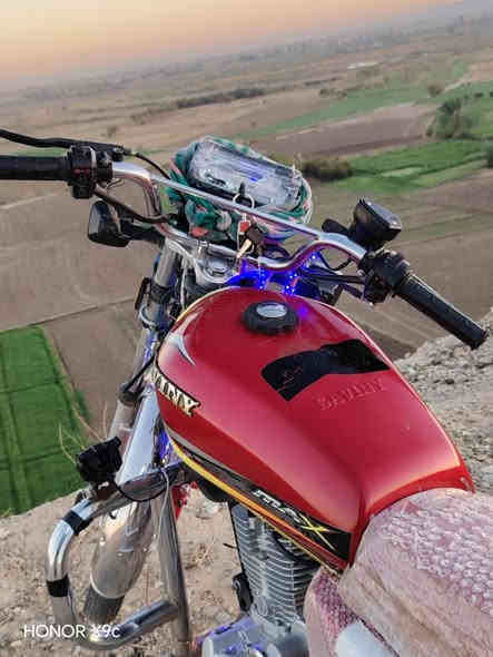 السلام عليكم موطور سيفان للبيع
موديل 2023
محرك شرط ما مفتوح 
مفيس و مكاتبه
الموطور احله من الصور 
المو شراي لا يكسر بحلال العالم رجائن رجائن
السعر 550وبي مجال قليل 
ه‍ ***********
