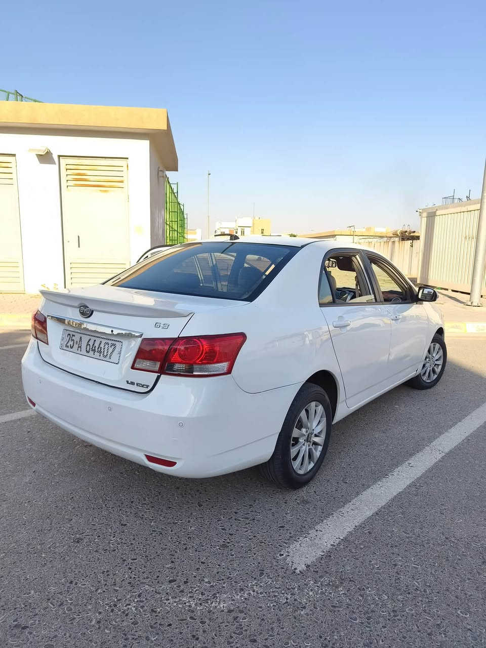 بي وايدي ( 2014 byd g3) للبيع 
شرط التحويل والوكالة رقم كركوك دولي مسطرة 
سيارة خليجي بدون حادث 
محرك 1.8 بلادي كير بلادي 
موصافاتها فول 
كير اوتو 
بصمة 
دخول ذكي 
سلايت روف 
زينون
حساسات خلفية 
كشنات جلد 
وباقي مواصفات بي وايدي المعروفة 
…. 
بيها جاملغ واحد رش جمالية فقط بدون ضربة 

سعرها 49 ورقة وبيها مجال مكاني كركوك
الرقم: ***********
