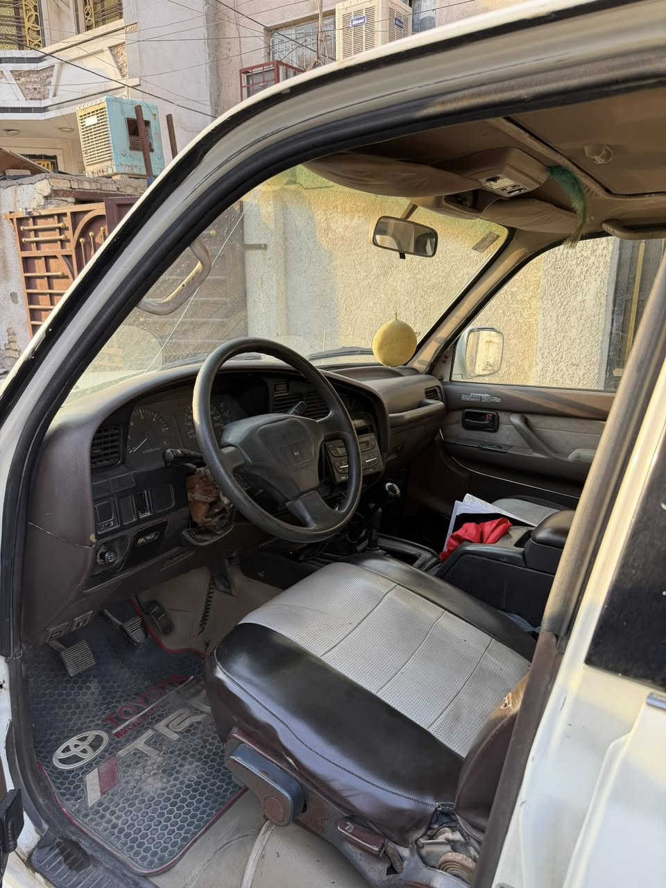 السلام عليكم
لاندكروز موديل 1993
سياره جاهزه من كلشي 
رقم انكليزي وهزه جديده 
السعر:60$ وبيها مجال 
الرقم:***********
المكان:بغداد الحرية
