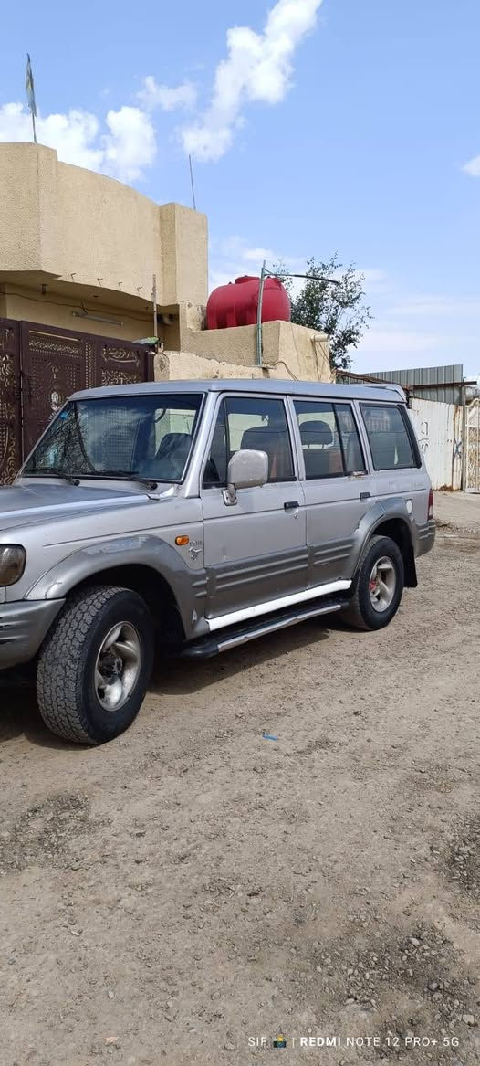 السلام عليكم كالوبر 2001 للبيع كير ومحرك ففتي 3000 خير من الله حدادية نعمة بيهة نقوصات بصيطة رقم انكليزي بصرة  السعر 38 وبيهة مكان السيارة مدينة الصدر الحميدية  مجال الاتصال على الرقم *********** متواجد واتساب
