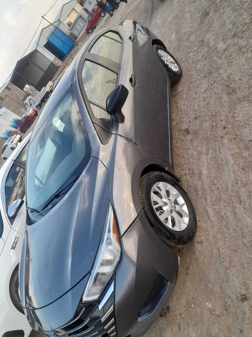 السلام عليكم ورحمة الله وبركاته اخوان سياره فيرسا موديل ٢٠٢٤ وارد امريكي بدون رقم تترقم جميع المحافظات بيه بارد بل جاملغ الأمامي وجاملغ الخلفي الاستفسار اكثر اتصل على الرقم أو على واتساب مكان السياره المثنى قضاء الرميثه ***********
