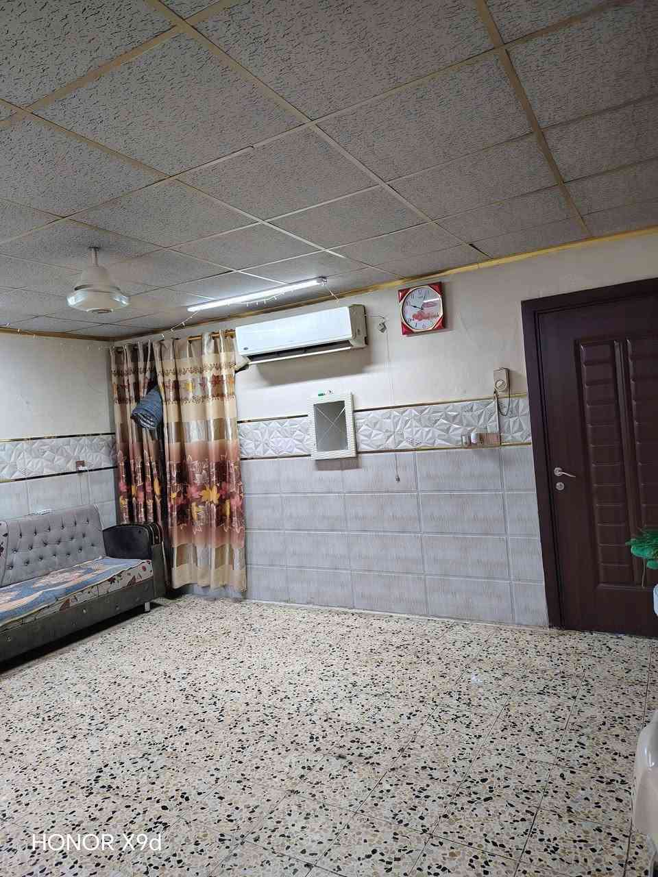 بيت للبيع بحساب ارض ٢٠٠متر بسم صاحب الدار ملك صرف طابو زهور بي محلات ٢على شارع سايدين  حي سومر قرب بانزيخانه اكد  السعر ١٥٠☘️***********🥀***********
