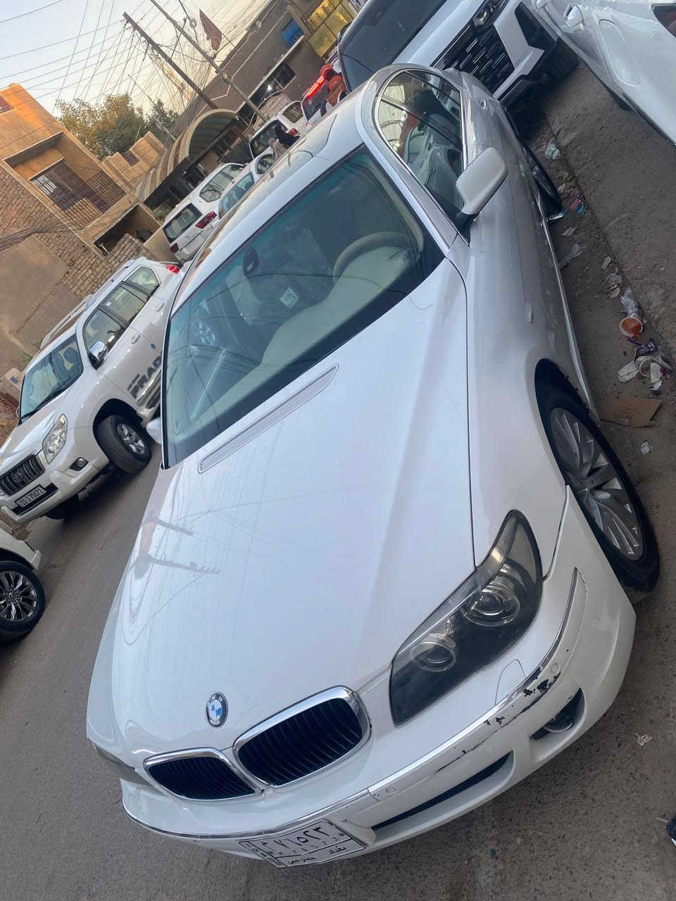 السلام عليكم bmw 750 باخرة للبيع السيارة صيانة جديدة للمكينة والصدر والتبريد معلايه مروجه معاملتها وفق القرار ٤٨ مدفوعه كمرك فقط مراجعه المرور فول مواصفات بدون صبغ السيارة  تخم تاير جديد مستعجل على بيعتها سعر ١٠٠ ورقة بيها مجال شي بسيط للاتصال *********** مكانها بغداد الشعب
