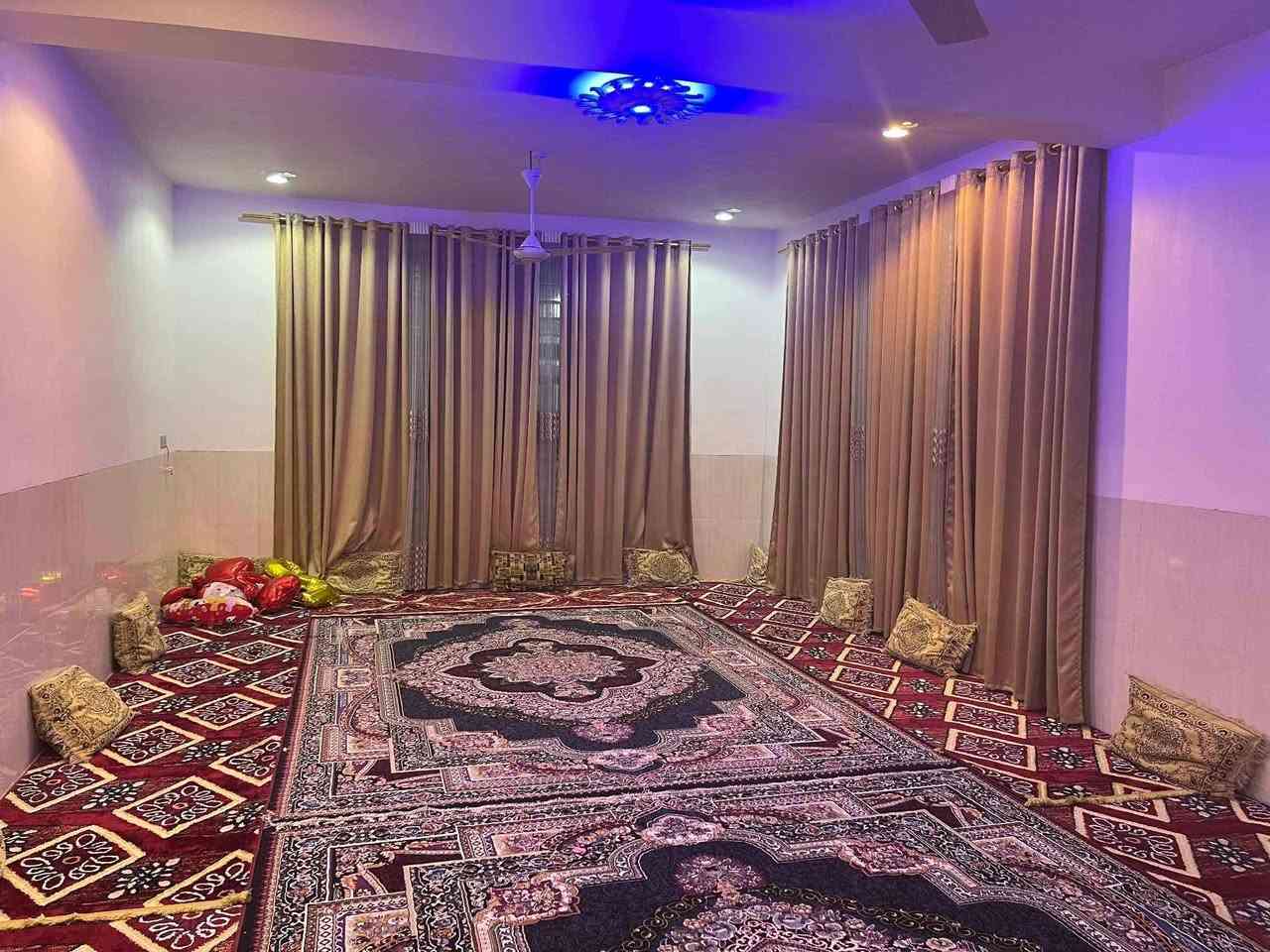 بيتين واحد مجاور الثاني مساحة كل بيت 540مترقرب مرقد العلويه شريفه الاول بي غرفتين وحده بيها سويت مساحة الغرفه 6*4 والثانيه 5*4 ومطبخ 6-4 وصاله 7*4 واستقبال 6*8 وحدياق  ثنين وكراج بلوسط وممرات جانبيه كبيره وحمامات عدد 3 وموزع 4*5 الثاني بي 3 عرف وحده 6*4 والثانيه 6*4 والثالثة 6*4 نوم وطبخ 6*4 وصاله 6*4واستقبال 8*6كبير وموزع 5*4 وصحيات وحديقه الاستفسار اتصل على الرقم 0783 710 1423
