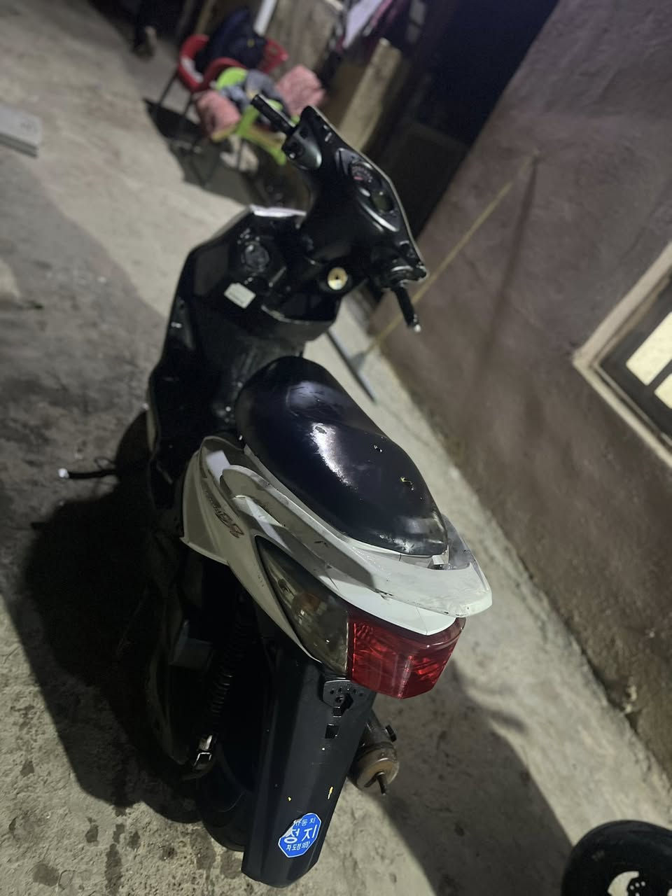 سلام عليكم سكنس فحل للبيع دراجه بلادي نضيفه مثل ما واضح مكينه ما مفتوحه مكان بغداد الحسينيه مال راشديه السعر 👈🏻600 وبيهه مجال ***********
