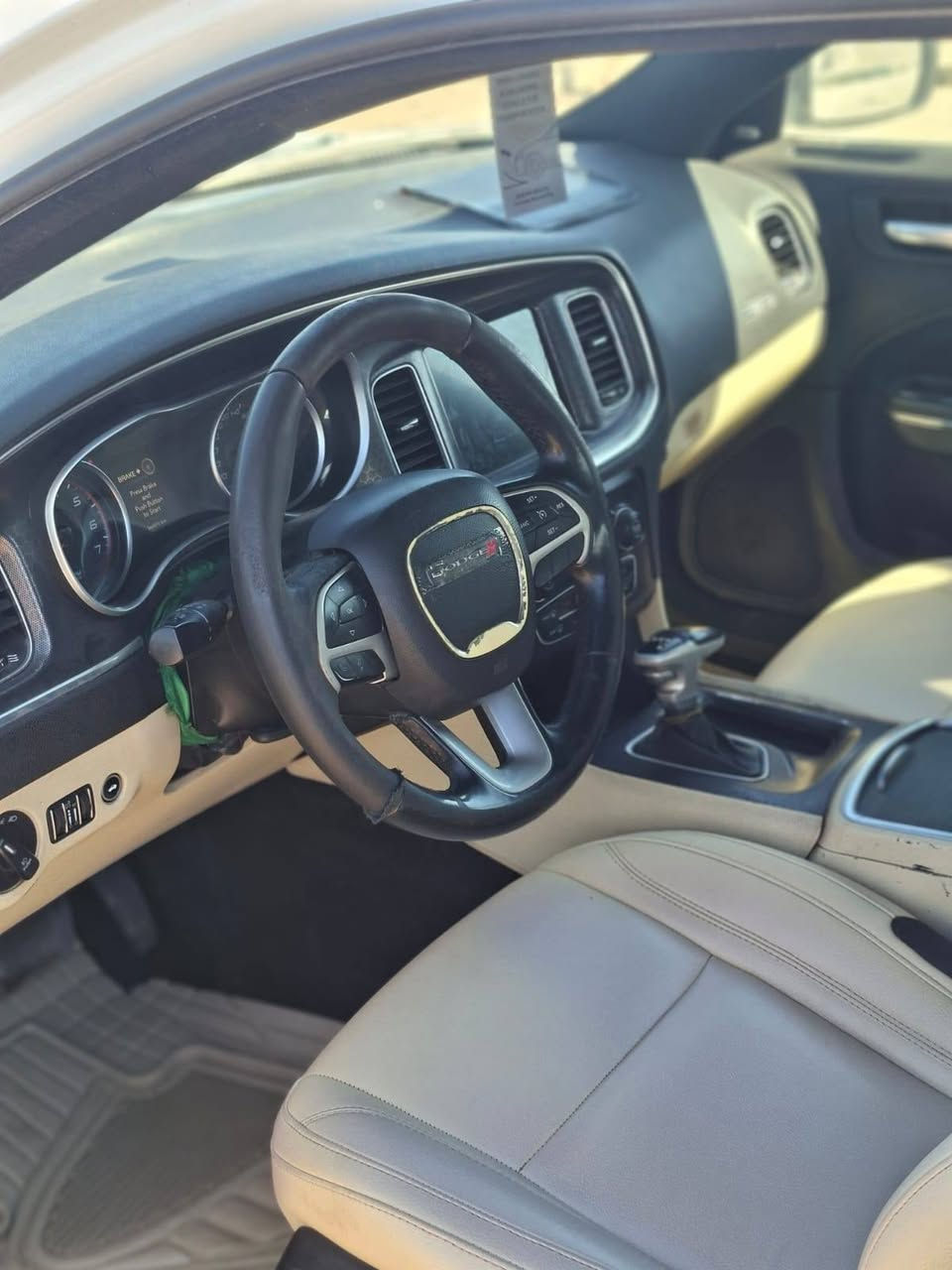 السلام عليكم جارجر موديل 16 للبيع شاشه كبيره دواخل اسود / ابيض كما موضحه بالصوره كندي مكان السياره ميسان..رقم ذيقار (ناصريه )) السعر 168 وهذا رقم راعيها ***********
