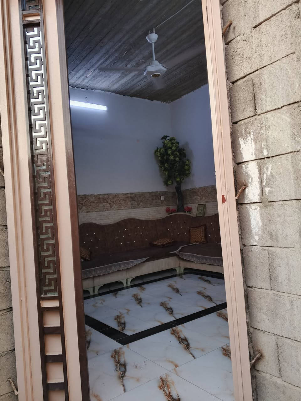 اسلام عليكم ورحمه الله
🌹دار للبيع اللبيع 💯
👍 جانب الايمن منطقة رجم حديد 👍
👍قرب الشوارع الجدد داخل 👍
👍 فرع الجامع الفتاح العليم 🌹
👍قريب على مدرسة الكويتيا البنات 👍
👍ملاحظه تبليط ماء كهرباء كامل 👍
👍سند مالك صرف البيت طابقين 👍
👍يحتوي على 5غرف نوم 👍
👍هول استقبال هول داخلي👍 
👍حمامات عدد 2 مطبخ كراج واسع 👍
،👍ملاحظه الطابق الاول كامل 👍 
✌️الاستفسار مرسله الصفحه او اتصال على الرقام التاليه 
ابو خليل ✌️ اسيا ابو خليل ‏‪***********‬‏ ✌️
رقم الثاني *********** 🌹
