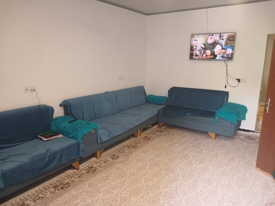 سلام عليكم   تم عرض. عدن البيت البيع مساحه 300  موقع مجمع الأميرات.القديم  مرحله اول. قطاع ثامن   بناه نضيف  بيه اضفات   من احدث  مواد بناء من افضل كادر بناء 
:مبدله رضيه بورسلين  
: 2  إضافه غرفه  طابق ثاني. أربع 
:3 كراج كاشي. من احدث معامل في نجف 
:4اضافه مطبخ حار وبارد 
:5صاله عدد 3
:6 مجمع صحيات جداد  مميز 
:7تسيس  كهرباء جديد 
:8 اهم شي بناء مال جناي واليس بياع شره 
:9بيت  بعد بناء صارله سنه  من مسكون 
:10 الاستفسار  على رقم :***********
:11الاستفسار  على واتساب فقط   سعر على @واتساب وشكرآ جزيلا
