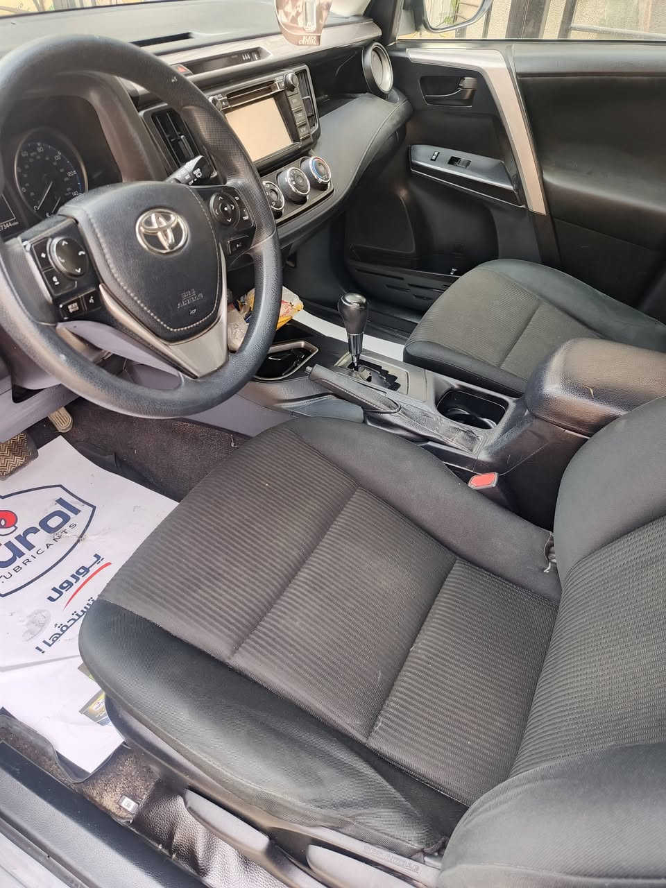 السلام عليكم راف فور ٢٠١٨وارد امريكي رقم الجديد سنويه جديده حادث ها مثل مموضح بالصور فقط باب الي وره السايق مصبوغ بجم كبس ماشيه ١٢٤جاهزه كير محرك صدر تبريد ثلج محرك ٢٥٠٠مكفول سياره نضيفه كلش صور الحادث بالمنشور سعرها ١٦٥وبيها مجال مواصفات عاديه LE شاشه كامره خلفيه تحكمات ويل كب ***********ابو احمد مكاني بغداد عامريه
