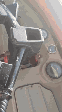 سلام عليكم تك توك للبيع لون احمر نظيفه  حلوه كاعده من محرك من كير من كلشي من تخم تاير  ومن كلشي مكفوله المكان صلاح الدين قظاء الدجيل   الاستفسار على رقم الهاتف او مراسله على خاص ***********
