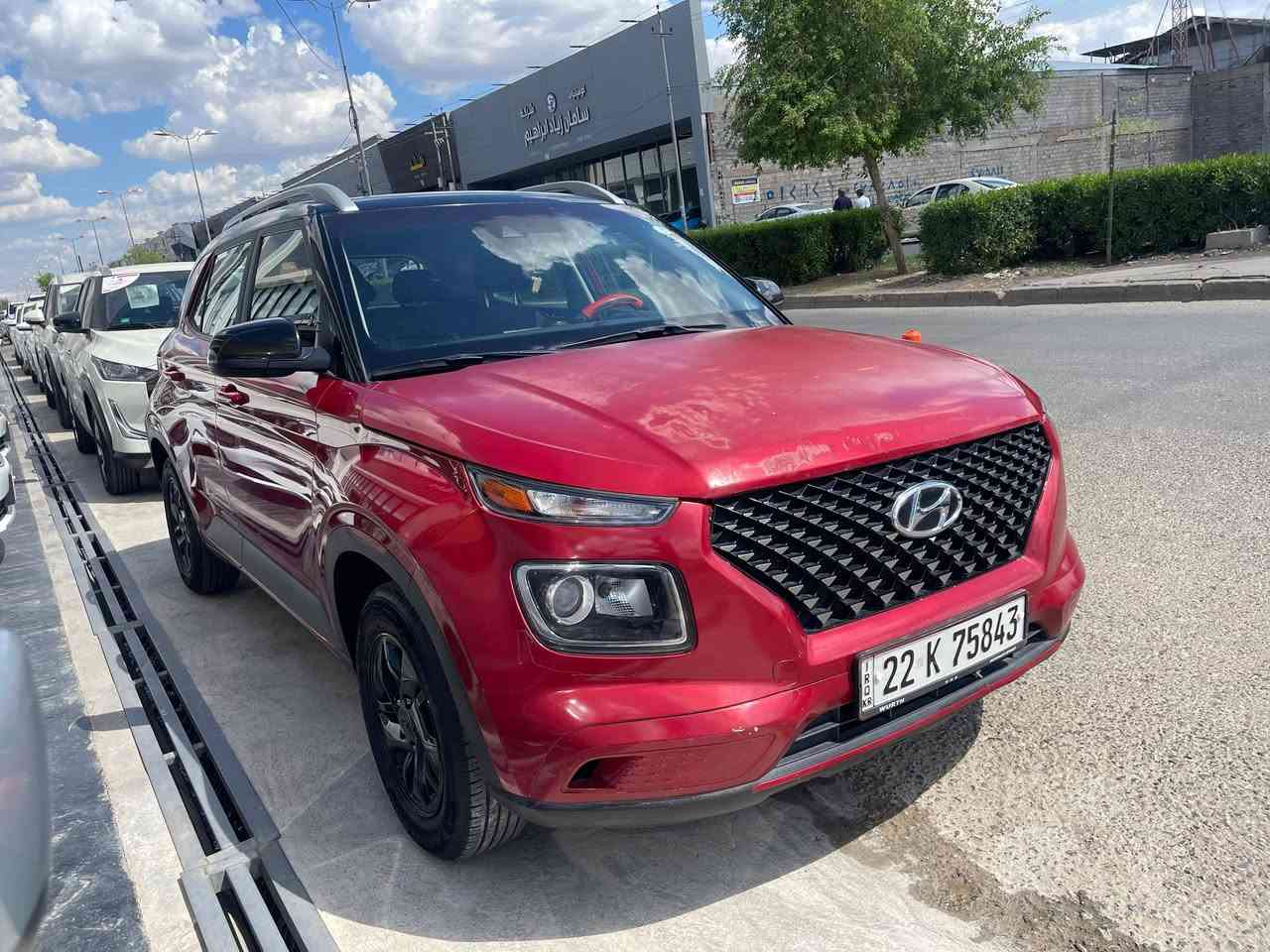 هوندای فینو مودیل 2021
Hyundai venue 2021
بزوێنەری 1.6
٣ گیر sport / normal/Snow 
کامیرای دواوە
راداری پێشەوە
راداری تەنیشت
تحدید سورعە
پی کردنی بسمەیە 
دەرگای بسمەیە 
شغالە
گوشین هیتەر
سوکان هیتەر
هیلەکانی ریگای هەیە 
کۆمەلی تایبەتمەندی تری هەیە 
یەك پارچەی بۆیاغە تەنیا بۆنیت
ناوی نەگرتووە تەنیا لیدرانەکەی لە سەرەوە لایتی سەکنی بۆنیتی کرتبوو بی ناوەوە 
کەمی وردە قۆپی هەیە لەسقفی قۆپەکانی زۆر بچووکە 
٩٤ کم ڕۆشتووە 
نرخی 135 وەرەقەیە کەمی معامەلە
***********
