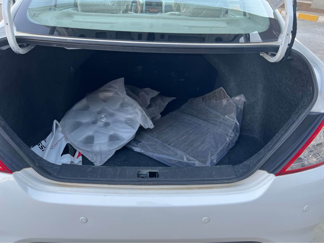 نيسان صني هندي موديل 22ماشيه 31الف ع وضع شريكه كاعيات و كبات بالصندك مامستعمل سياره كلين 
سعر 116
*********** كركوك, العراق
