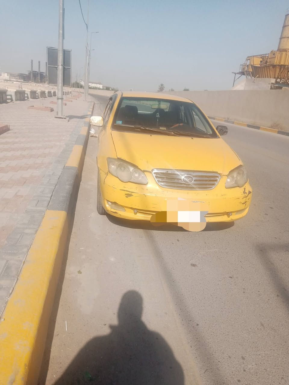 بي واي دي اف 3 موديل 10الكشر بي ملاحضات  تخم تاير جديد مو مال باله  باتري جديد تبريد ثلج حداديه 70بلميه كهربائيات كلها شغاله رقم بغداد مشروع وطني  مكان السياره الزعفرانيه ***********
