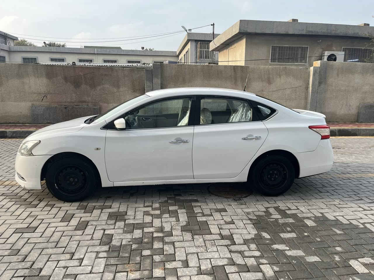 نیسان سێنترا ساخ ساخ ساخ 
مۆدێل ٢٠١٤ سەیارەکە حیزام بۆیەخە لەسەر ساخی سەقفی بۆیاخی نیە لە سندوقەکەیەوە قرچێکی بچوکی هەیە شایەنی باس نیە سەیارەی دەستی خۆمە کامل جاهیزە سەیارەکە خەلیجیە بەشەرتی حاسیبە و ماڵی مەدەنی  سعری ٦٣ گەڵاو مەعەمەلە

لەکەلارم ***********
