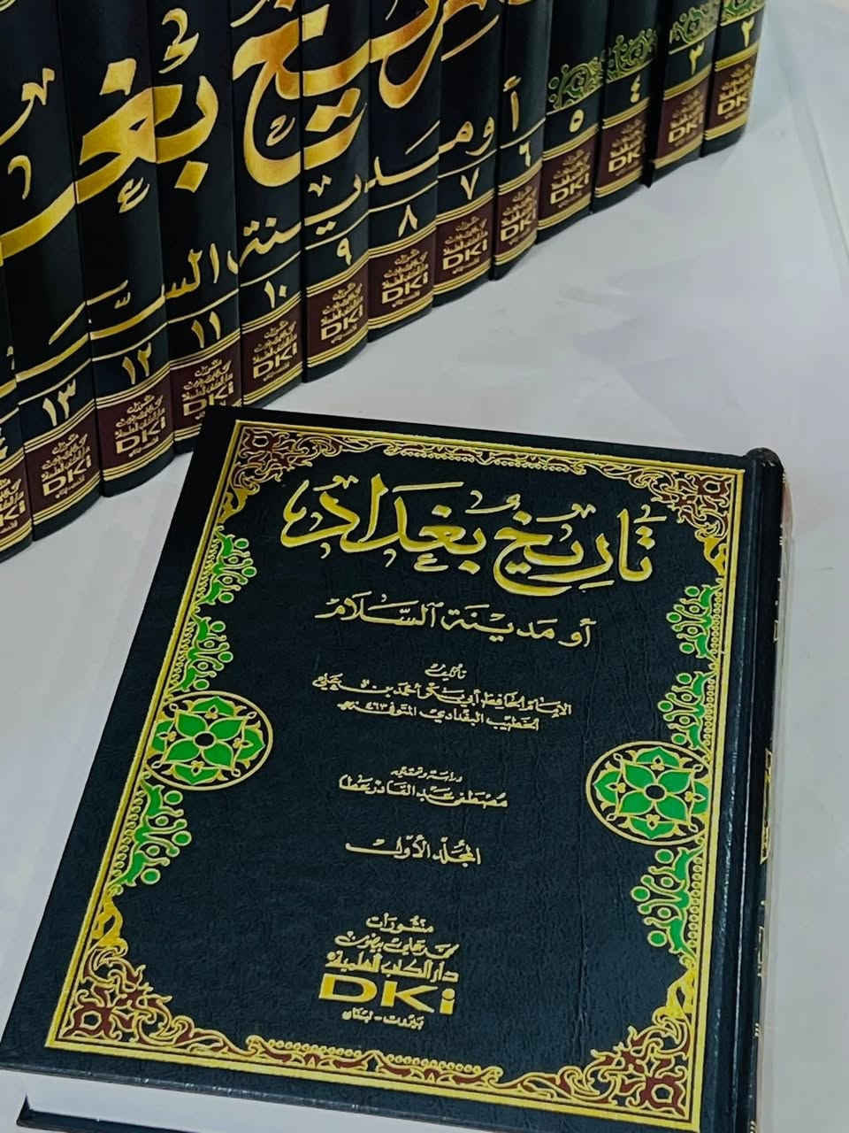 تاريخ بغداد أو مدينة السلام 
محقق -مع الذيول والفهارس

تأليف:الامام الحافظ أبي بكر احمد بن علي الخطيب البغدادي 
دراسة وتحقيق: مصطفى عبدالقادر 
عطا
24 مجلد

للحجز او الاستفسار تواصل معنا على هذهِ الصفحة
 او على الواتساب والتلجرام على الرقم *********** 

 قناتنا على التلجرام : 
https://t.me/al_ahiba

 يوجد توصيل لجميع المحافظات

#كتب #العراق #بغداد #سامراء #صلاح_الدين #اربيل #سليمانية #دهوك #كربلاء
#الانبار #النجف #ديالى #ميسان  #كركوك #ذي_قار #الكوت #نينوى #الديوانية #المثنى #واسط #بابل #القادسية #البصرة #اقتباسات #اقرأ #علماء #تعليم
#رواق_ابن_المعتز
