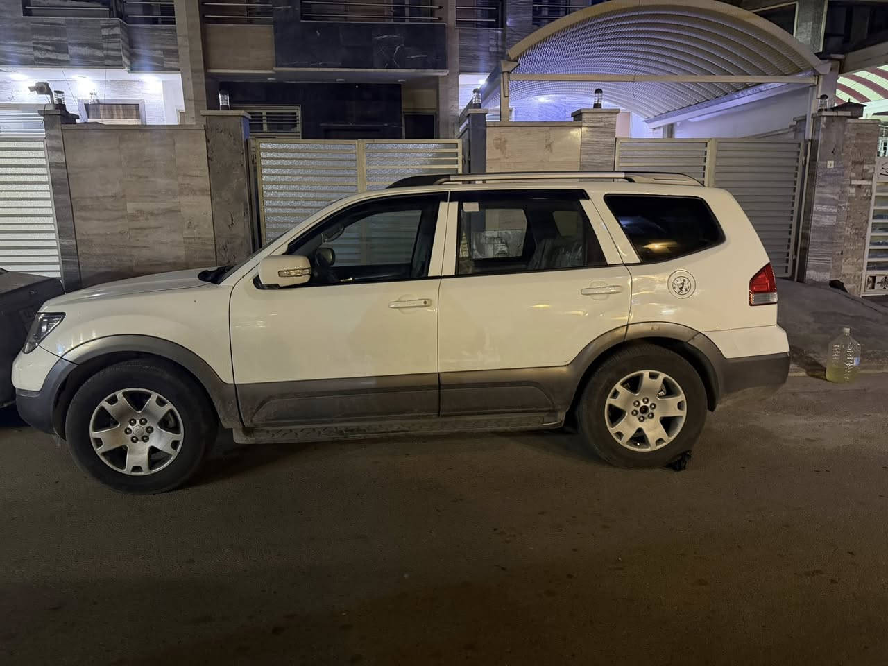 السلام عليكم 
كيا موهافي  موديل2013 لون ابيض رقم بغداد دولي ب اسمي السياره بدون ضرر بيها صبغ عام نتيجة حريق من مكان الفيت بم الكير و المحرك مكفولات تختم تاير جديد صار شهر من شديته
الكاردن جديد قبل اسبوعين بدلته
ضفاير السياره كلها جدد بدون اي مشاكل ب الكهربائيات مال سياره
السياره هزة جديدة و مصفره غرامات
السعر 110 وبيها مجال بسيط 
عنواني بغداد الاعظمية 
رقم ***********
