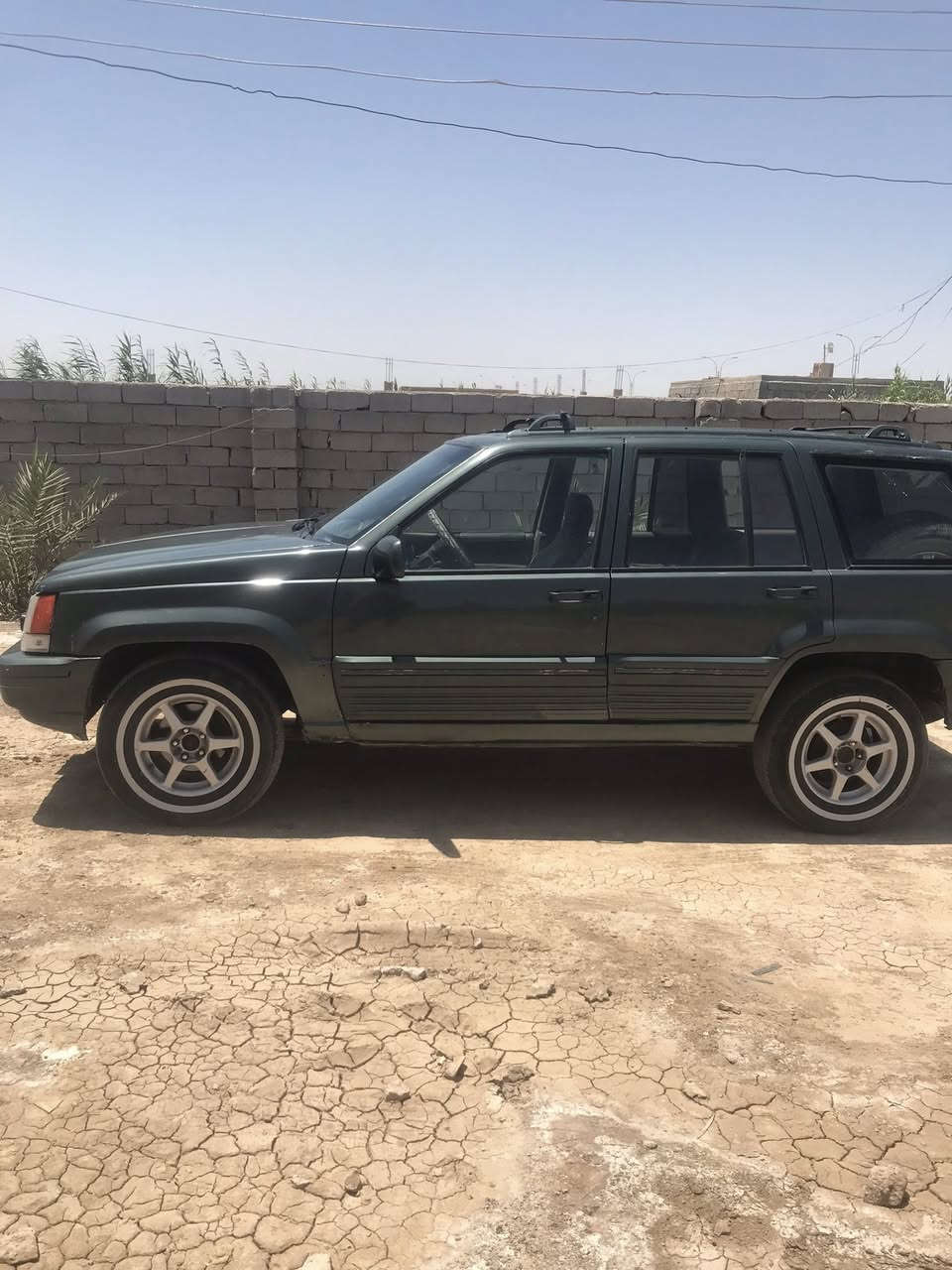 شيروكي موديل 93 محور مكينه 2500 ومحور اكسن ياباني حاويه كهربائيات كله شغاله سياره جاهزه 
سعر 35 وبيه مجال 
مكان السياره شطره


**إذا كنت صاحب هذا الإعلان وتريد حذفه لأي سبب، رجاءا أرسل رسالة إلى الدعم الفني**